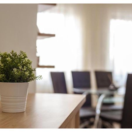 Luxury Apartment Питещ Екстериор снимка