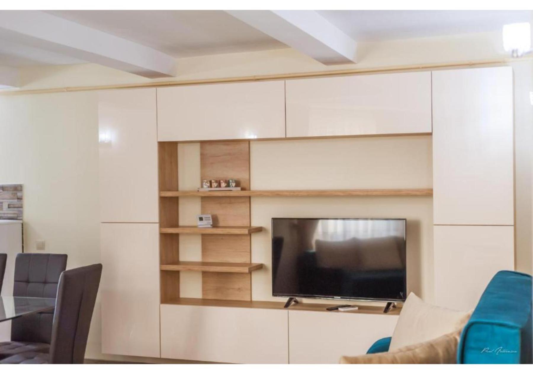 Luxury Apartment Питещ Екстериор снимка