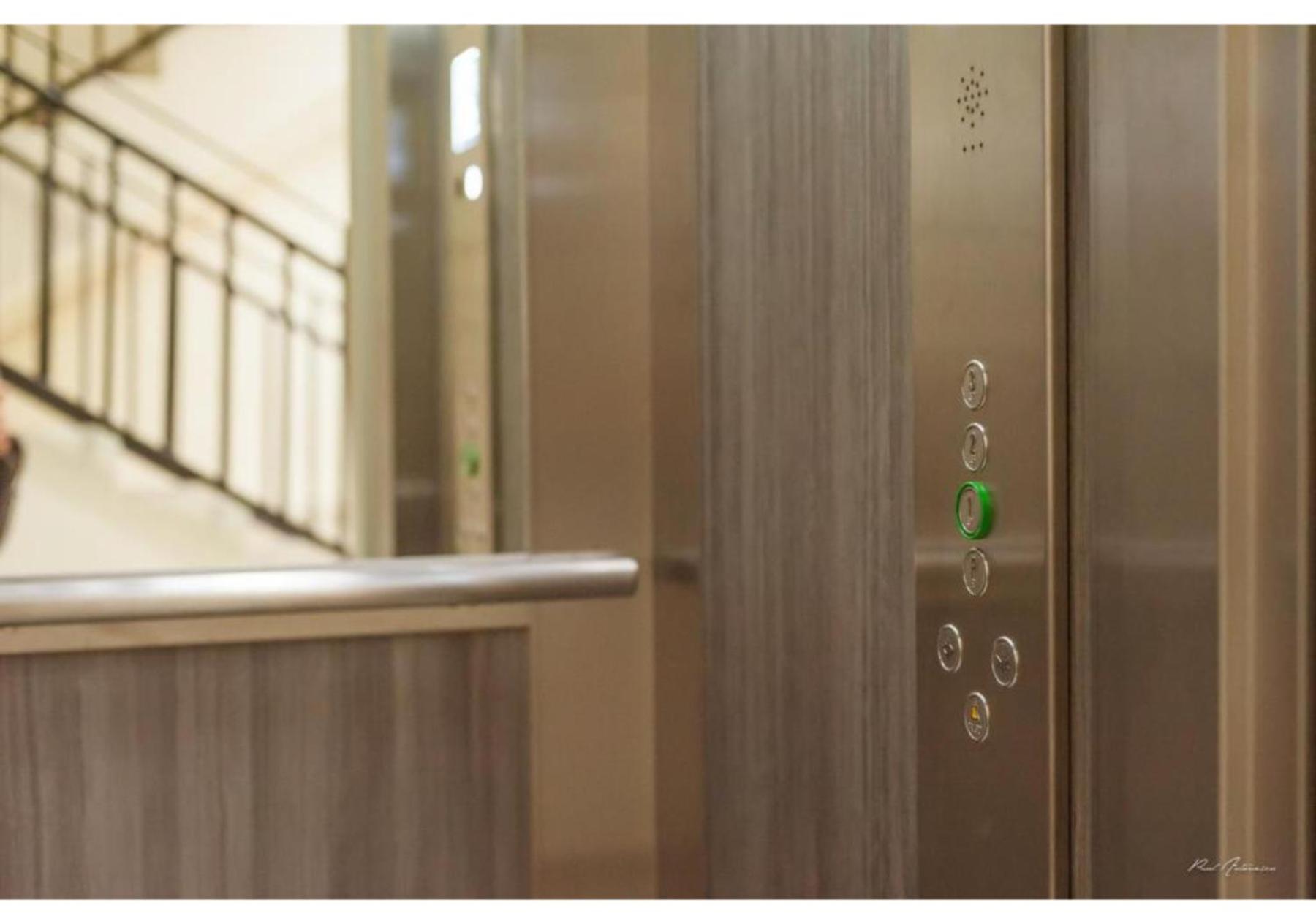 Luxury Apartment Питещ Екстериор снимка